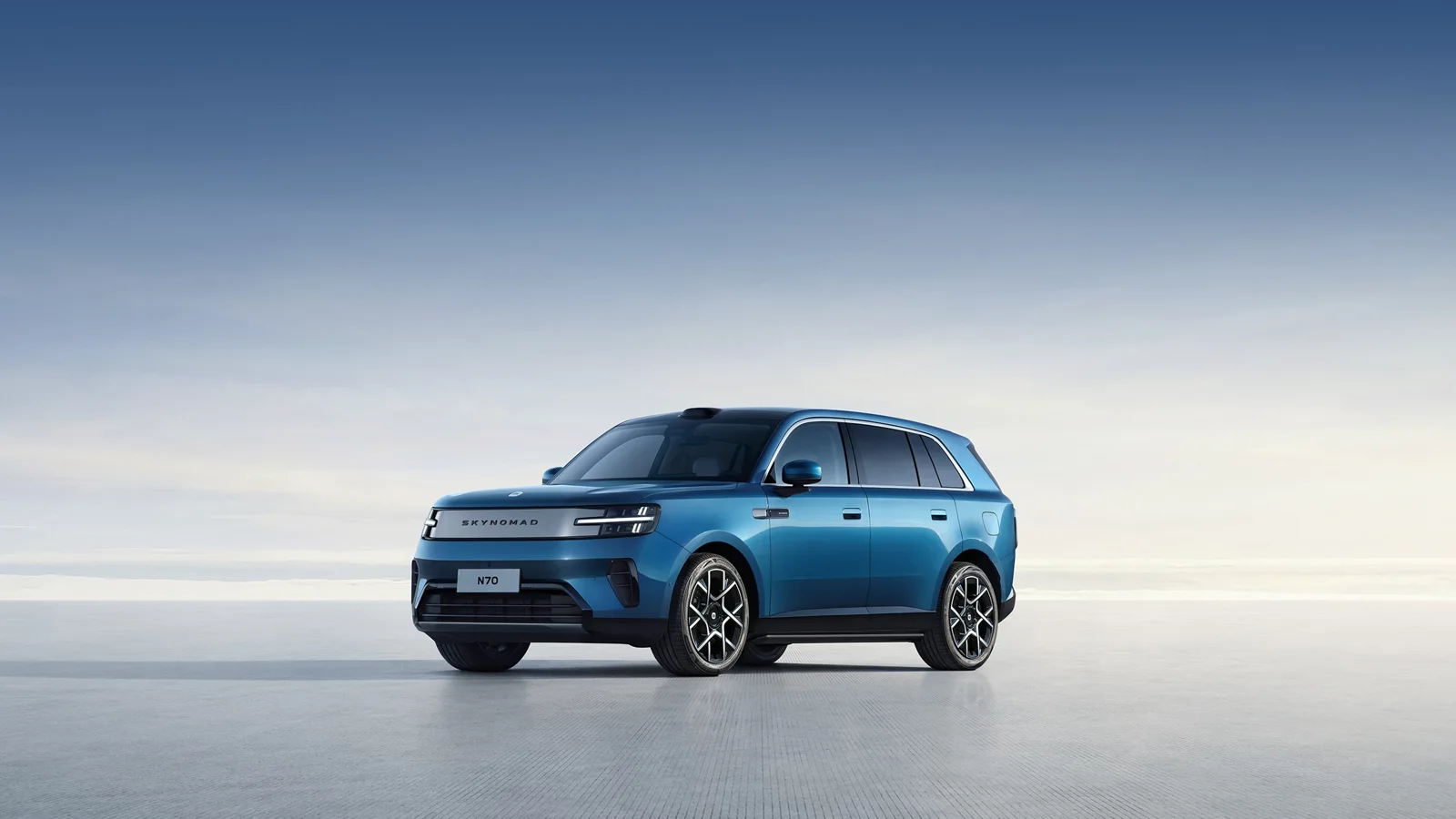 Xiaomi SkyNomad N70 blue SUV, front three-quarter view